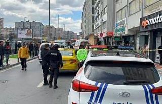 Bahçelievler’de taksiye binmek üzereyken motosiklet...