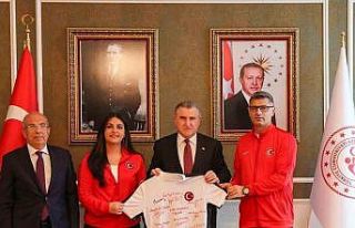 Bakan Bak, Atıcılık Milli Takımını kabul etti