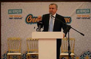 Bakan Bak, Edirne’de gençlerle iftarda buluştu