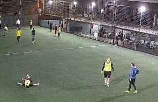 Bakırköy’de halı sahada maç oynadığı esnada...