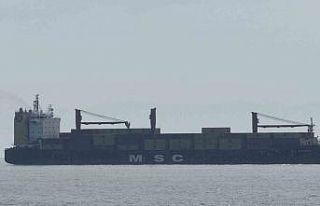 Bakırköy’de karaya oturan gemiyi kurtarma çalışmaları...