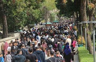 Balıklıgöl bayramın 2’nci gününde ziyaretçi...