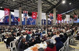 Başkan Ergin, ilk iftarı vatandaşlarla açtı