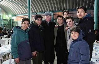 Başkan Kurt, Gündoğdu Mahallesi’nde iftarda vatandaşlarla...