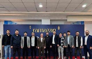 Başkan Özdoğan, iftarda gençlerle buluştu