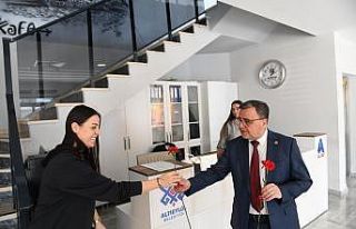 Başkan Şehirli, Kadın personelin 8 Mart Dünya...