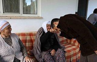 Başkan Ünlü, vatandaşlarla bayramlaştı