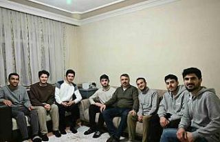 Başkan Yılmaz sahuru gençlerle yaptı