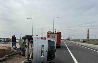 Batman’da hafif ticari araç aydınlatma direğine...