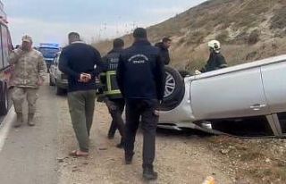 Batman’da kontrolden çıkan araç takla attı:...