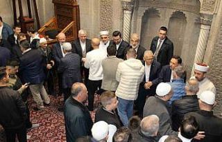 Bayram namazında camler doldu taştı