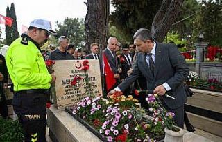 Bayramı arefesinde şehitler kabirleri başında...