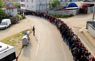 Bayramlaşma kuyruğu 1 kilometreyi buldu