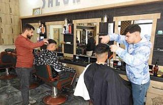 Berberlerden vatandaşlara "saç tıraşını...