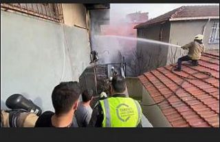 Beyoğlu’nda 4 katlı binada korkutan yangın