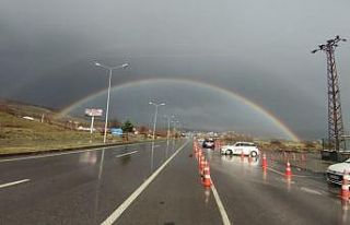 Bingöl’de gökkuşağı mest etti