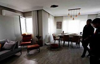 Bir anda düşen yıldırım bomba gibi patladı,...