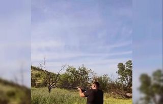 "Bizi kim alabilir" diyerek tüfekle havaya...