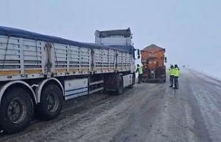 Boğazlıyan’da mahsur kalan tır kurtarıldı