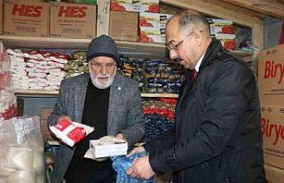 Bu bakkalda para değil, dua geçiyor