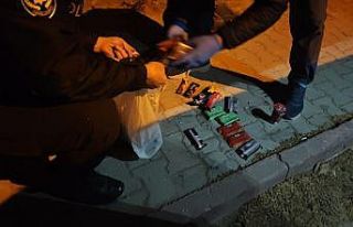 Büfe hırsızları, bekçiler tarafından yakalandı