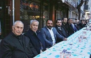 Bülent Arınç, 2 hemşehri derneğini ziyaret etti