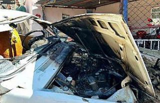 Burdur’da kontrolden çıkan otomobil duvara çarpıp...