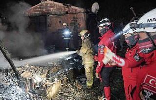 Bursa’da 18 ahşap ev alev alev yandı