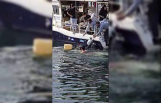 Bursa’da dev orkinos tekneyi salladı