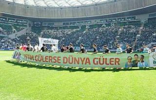Bursaspor yetim çocuklarla el ele