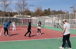 Büyükşehir Belediyesi’nden ücretsiz tenis eğitimi