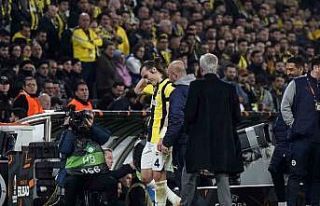 Çağlar Söyüncü maça devam edemedi