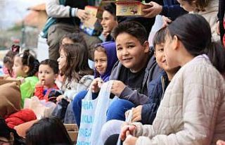 Çameli’nde çocuklar asırlık bayram geleneklerini...