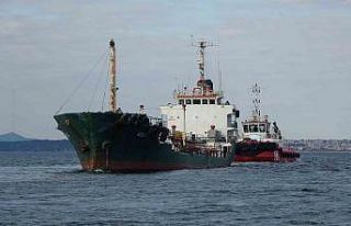 Çanakkale Boğazı’nda karaya oturan tanker kurtarıldı