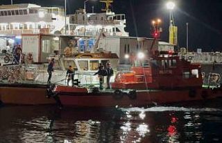 Çanakkale Boğazı’nda tankere çıkarken denize...