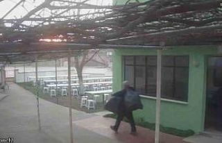 Çanakkale’de camiden 100 yıllık tarihi halıları...