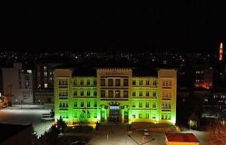 Cendere Köprüsü’nden sonra kaymakamlık binası...