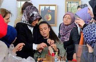 Çocuklar ve aileleri süsleme atölyelerinde kültür...