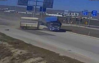 Çorum’da 3 kişinin yaralandığı kaza kamerada