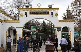 Çorum’da bayram öncesinde vatandaşlar mezarlıklara...