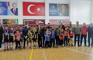 Cumhuriyet Ortaokulu badmintonda il birincisi oldu