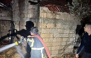 Defne’de samanlık yangını