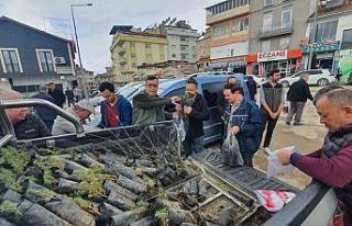 Demirci’de vatandaşlara 3 bin fidan dağıtıldı