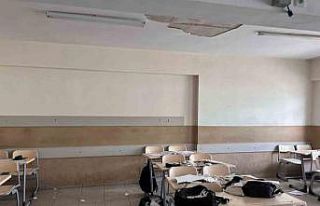 Ders dinleyen öğrencilerin üzerine tavan sıvası...