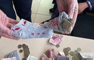 Dilencinin çorabından 2 bin 235 lira para çıktı