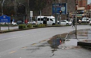 Diyarbakır’da karla karışık yağmur