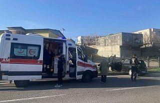Diyarbakır’da minibüs otomobile çarptı: 3’ü...