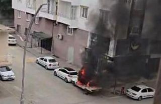 Diyarbakır’da park halindeki Fiat Tofaş alev topuna...