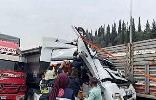 Dört aracın karıştı zincirleme kazada kağıt...