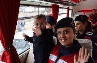 Down sendromlu çocuklar çikolata ve ekmek yaptı,...